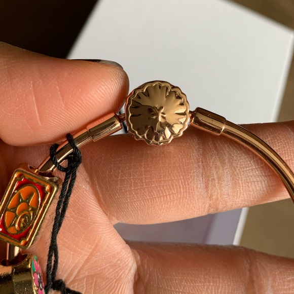 NIB Pandora Moments Sparkling Snowflake Clasp Bangle Japan Card Captor Sakura - Picture 10 of 16